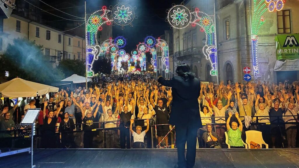 “Un'esperienza bellissima. Il pubblico era completamente coinvolto e alla fine non voleva più smettere di cantare.”